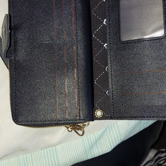 Purses - Picture 5 of 11